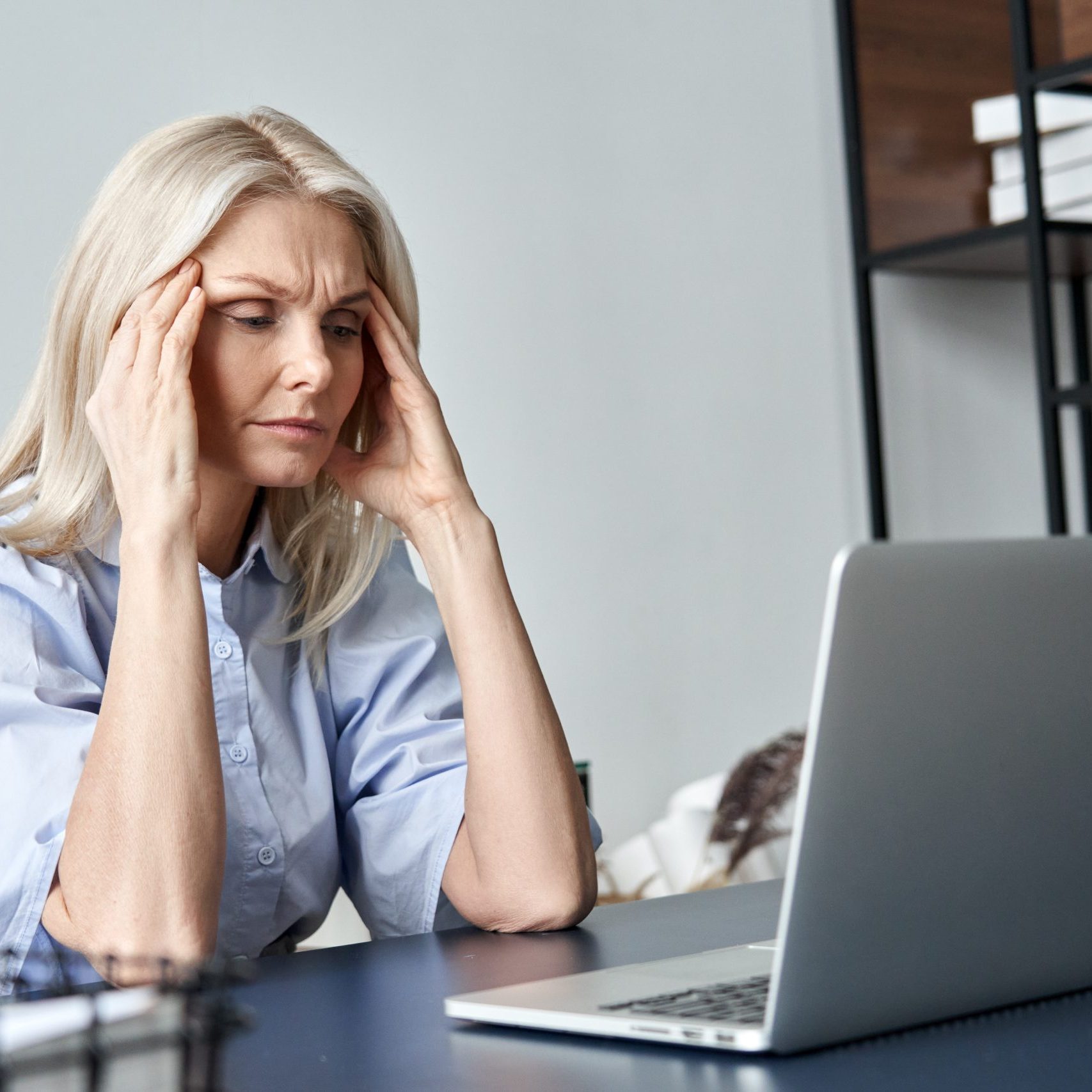 Stressed,Forgetful,Old,Middle,Aged,Business,Woman,Suffering,From,Headache